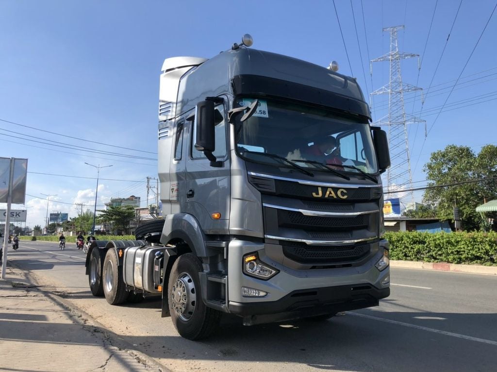 JAC A5 - ĐẦU KÉO 2 CẦU LÁP